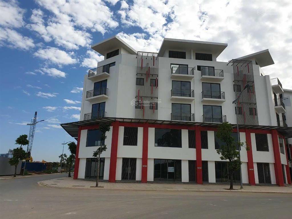 Cần bán căn liền kề khai sơn city góc xẻ khe thoáng, gần sảnh chung cư, sẵn sổ đỏ, diện tích 99,2m2