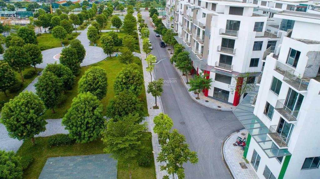 Cần bán căn liền kề khai sơn city góc xẻ khe thoáng, gần sảnh chung cư, sẵn sổ đỏ, diện tích 99,2m2