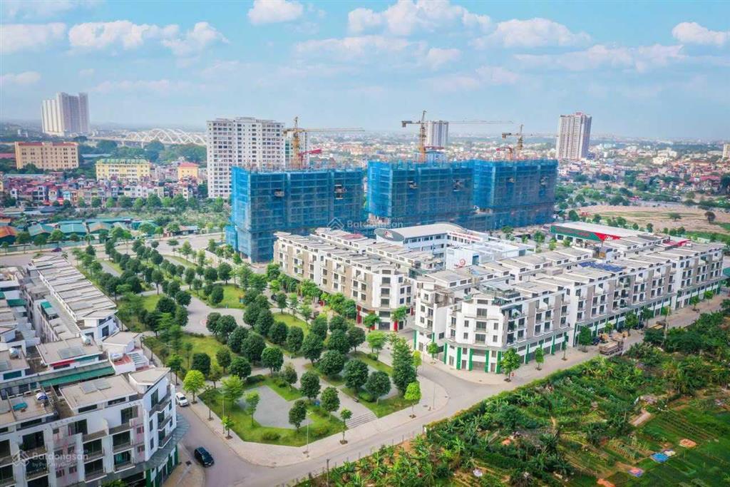 Cần bán căn liền kề khai sơn city góc xẻ khe thoáng, gần sảnh chung cư, sẵn sổ đỏ, diện tích 99,2m2