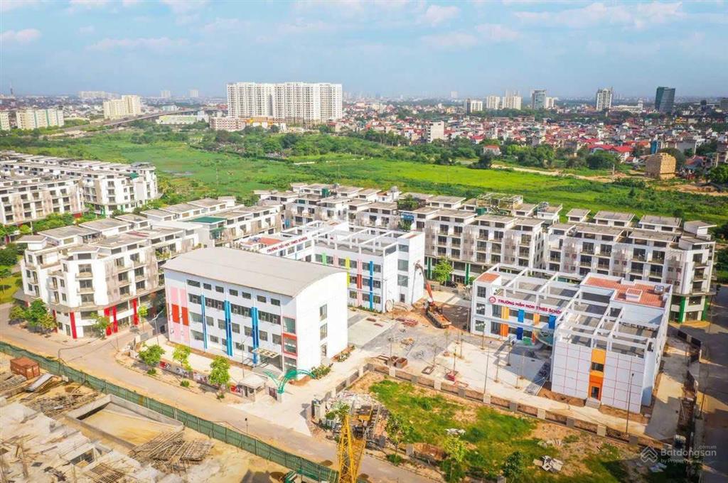 Cần bán căn liền kề khai sơn city góc xẻ khe thoáng, gần sảnh chung cư, sẵn sổ đỏ, diện tích 99,2m2