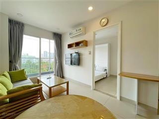 Căn hộ 1 phòng ngủ, ban công, full nt, thang máy, thoáng mát ngay quận 1