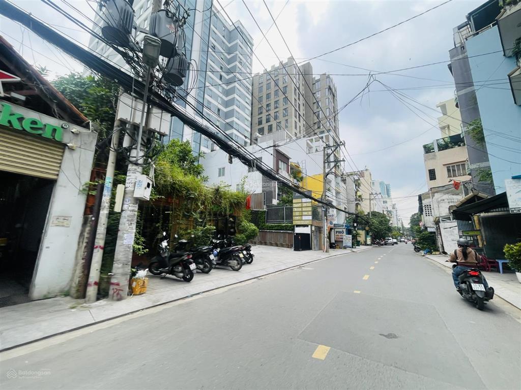 Bán nhà hẻm oto thông 135 nguyễn cửu vân. diện tích lớn 62m2. btct 2 tầng 6 pn. cho thuê 20 tr/th.