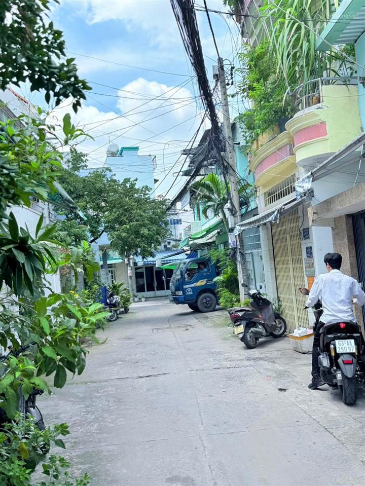 Bán nhà hẻm oto thông 135 nguyễn cửu vân. diện tích lớn 62m2. btct 2 tầng 6 pn. cho thuê 20 tr/th.