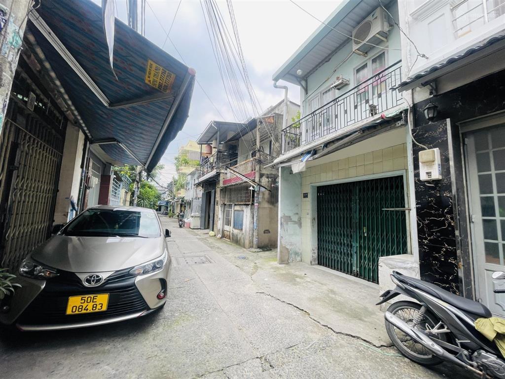 Bán nhà hẻm oto thông 135 nguyễn cửu vân. diện tích lớn 62m2. btct 2 tầng 6 pn. cho thuê 20 tr/th.