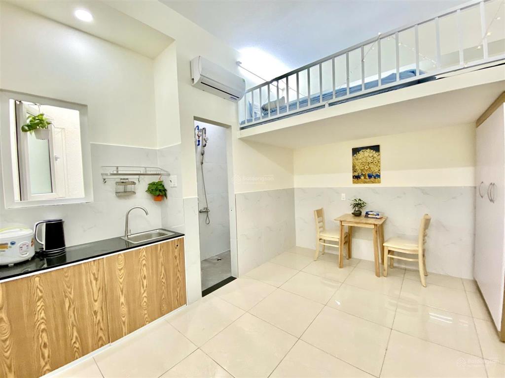 Duplex gác cao, đủ nội thất, toà nhà thang máy, hầm xe. ở 34 người. ngay học viện cán bộ, đh vlu