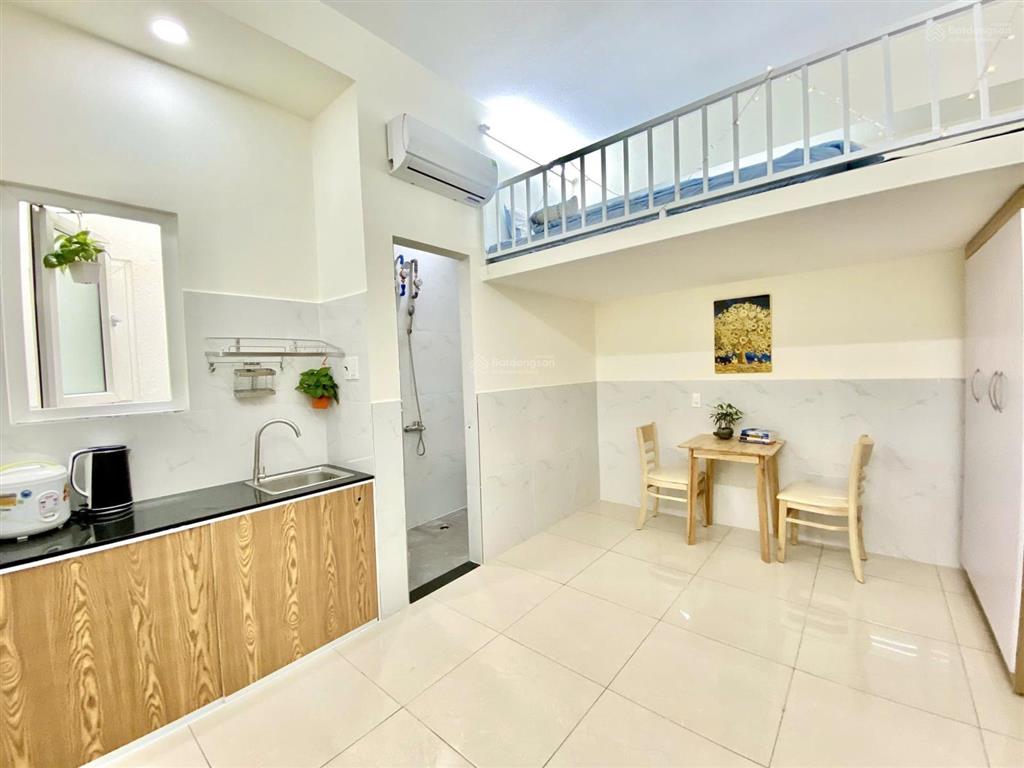 Duplex gác cao, đủ nội thất, toà nhà thang máy, hầm xe. ở 34 người. ngay học viện cán bộ, đh vlu