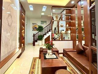 Lô góc 5t phố lê văn hiến gần học viện tài chính, 39m2 mặt tiền thoáng sáng chỉ 5.5 tỷ