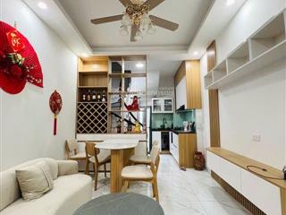 Bán gấp nhà văn miếu đống đa, dt 26m2 5 tầng 3pn , nhà mới full nội thất 30m ra phố