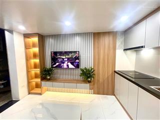 Bán gấp nhà khâm thiên đống đa, dt 18m2 x 5 tầng 3 pn, nhà lô góc mặt ngõ kinh doanh, ở ngay .
