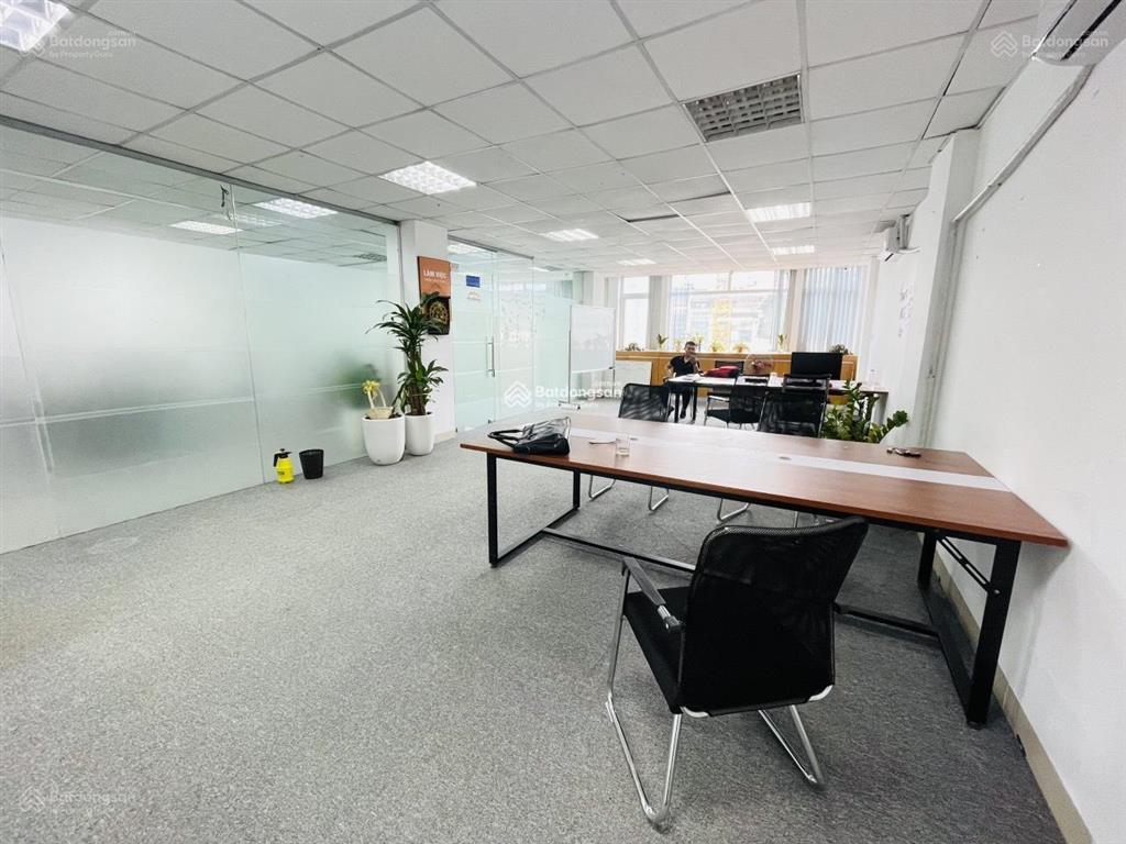 Cho thuê vp giá siêu hời tòa richy tower mạc thái tổ. dt 445m2 có thể chia nhỏ theo nhu cầu