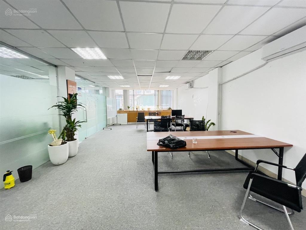 Cho thuê vp giá siêu hời tòa richy tower mạc thái tổ. dt 445m2 có thể chia nhỏ theo nhu cầu