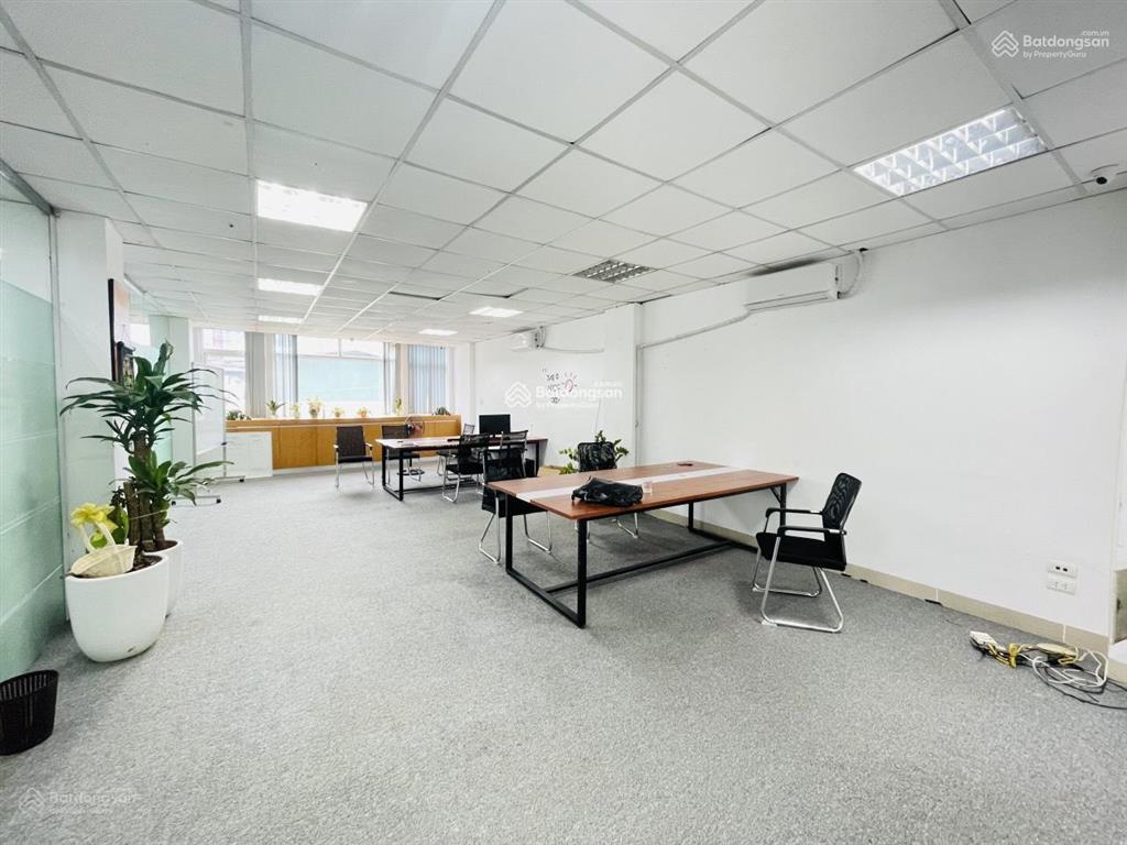 Cho thuê vp giá siêu hời tòa richy tower mạc thái tổ. dt 445m2 có thể chia nhỏ theo nhu cầu