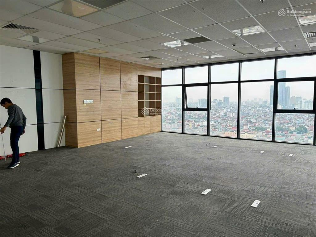Bql cho thuê vp giá sốc toà discovery complex cầu giấy. dt 500m² có thể chia nhỏ, giá 150k/m2/tháng