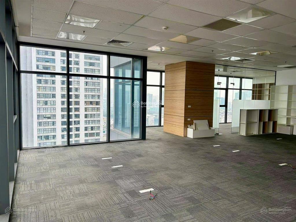 Bql cho thuê vp giá sốc toà discovery complex cầu giấy. dt 500m² có thể chia nhỏ, giá 150k/m2/tháng