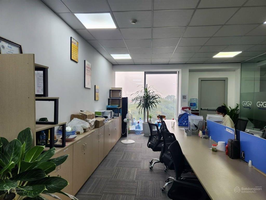 Chủ đầu tư cho thuê sàn vp giá tốt tại tòa nhà eurowindow trần duy hưng. dt 1000m2 có thể chia nhỏ