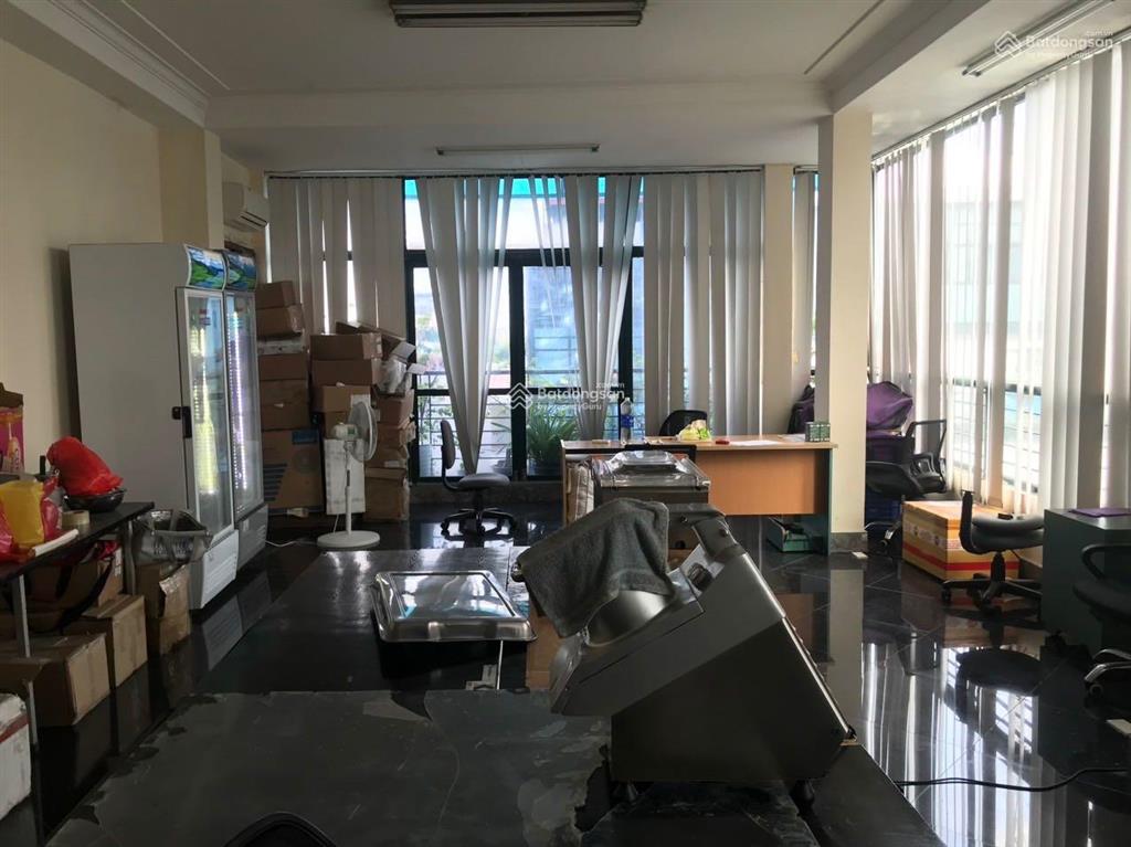 Chủ đầu tư cho thuê sàn vp giá tốt tại tòa nhà eurowindow trần duy hưng. dt 1000m2 có thể chia nhỏ