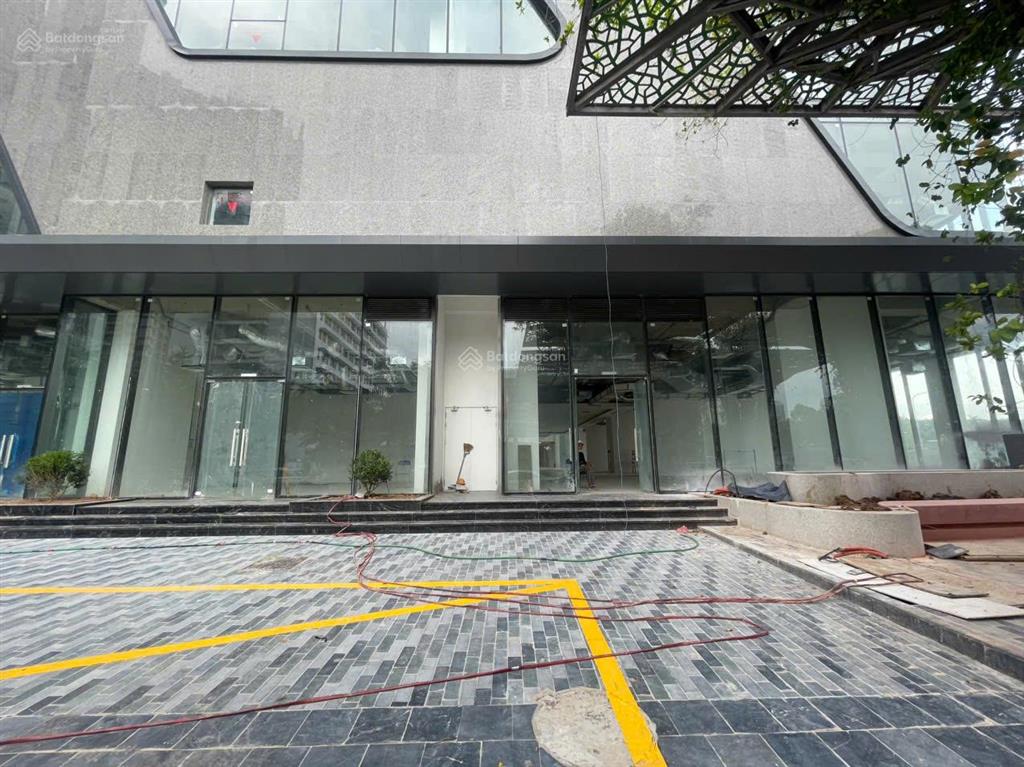 Bql cho thuê vp giá tốt tại rox tower hồ tùng mậu. dt 200m2 có thể chia nhỏ. giá thuê 200k/m2/th