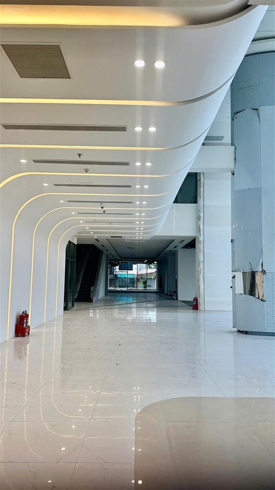 Bql cho thuê vp giá tốt tại rox tower hồ tùng mậu. dt 200m2 có thể chia nhỏ. giá thuê 200k/m2/th