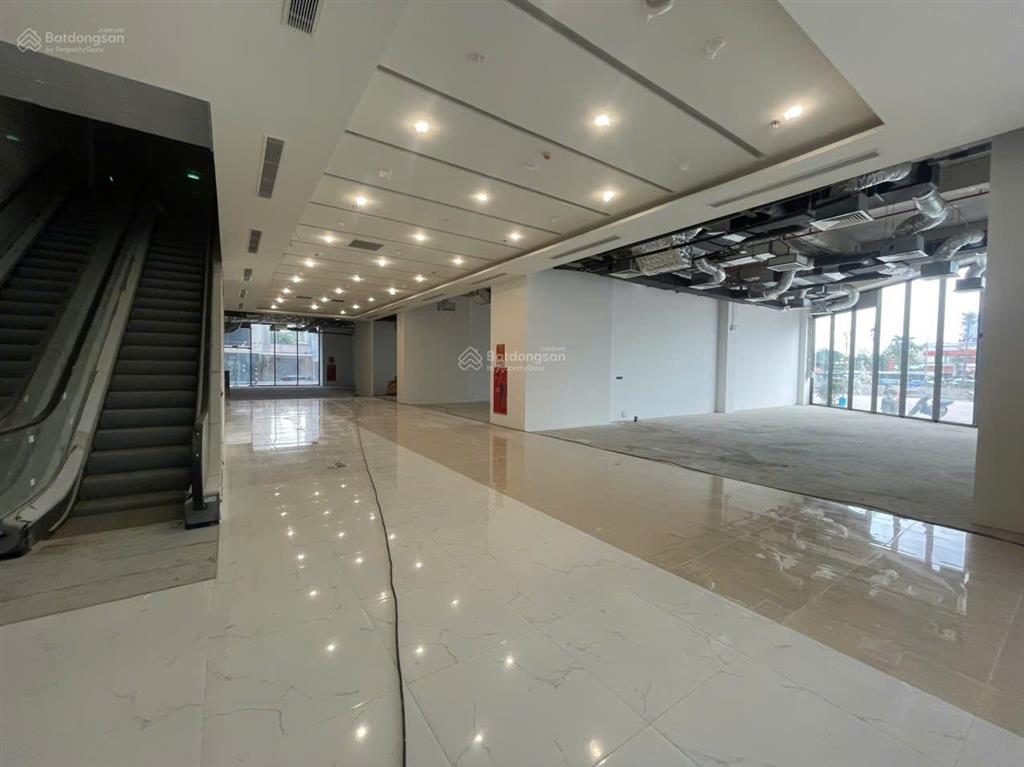 Bql cho thuê vp giá tốt tại rox tower hồ tùng mậu. dt 200m2 có thể chia nhỏ. giá thuê 200k/m2/th