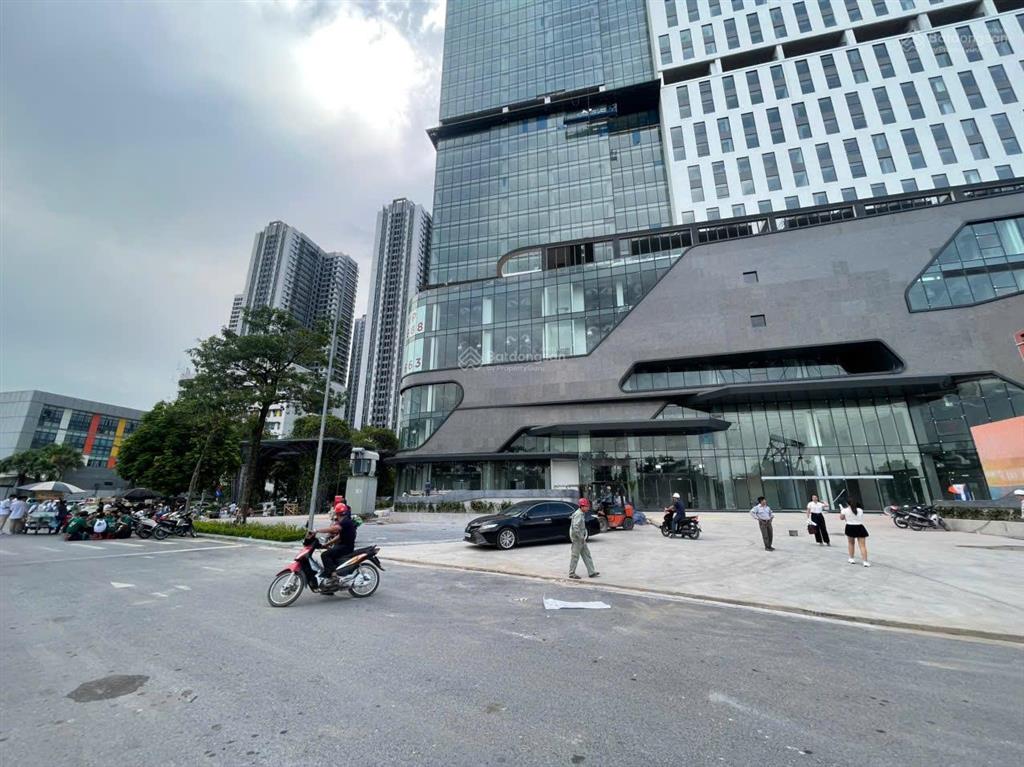 Bql cho thuê vp giá tốt tại rox tower hồ tùng mậu. dt 200m2 có thể chia nhỏ. giá thuê 200k/m2/th