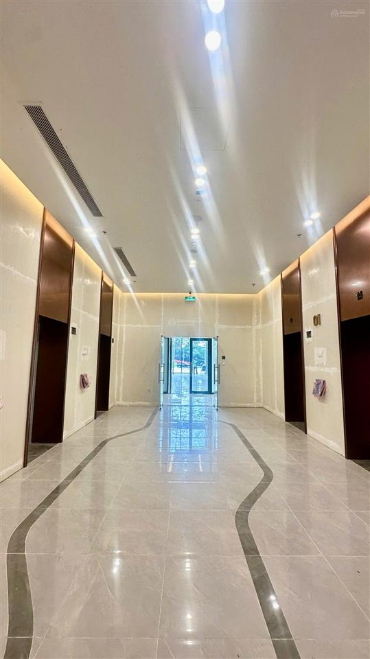 Bql cho thuê vp giá tốt tại rox tower hồ tùng mậu. dt 200m2 có thể chia nhỏ. giá thuê 200k/m2/th