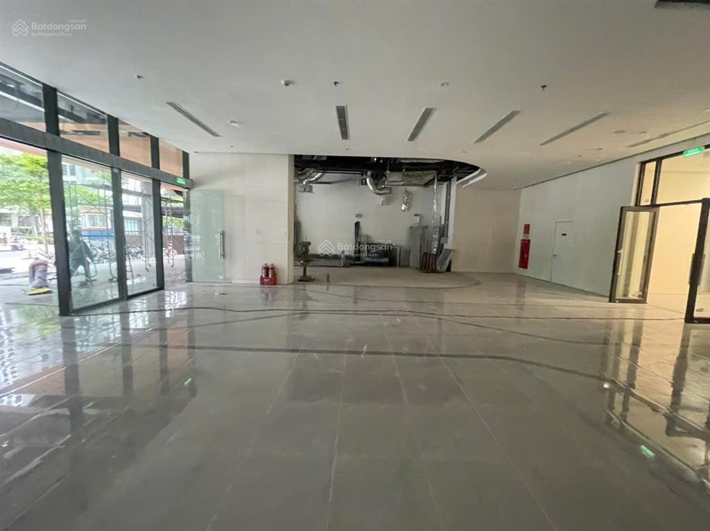 Bql cho thuê vp giá tốt tại rox tower hồ tùng mậu. dt 200m2 có thể chia nhỏ. giá thuê 200k/m2/th