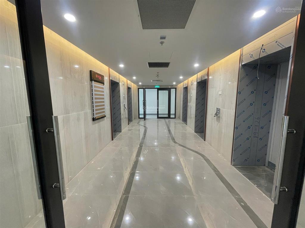 Bql cho thuê vp giá tốt tại rox tower hồ tùng mậu. dt 200m2 có thể chia nhỏ. giá thuê 200k/m2/th