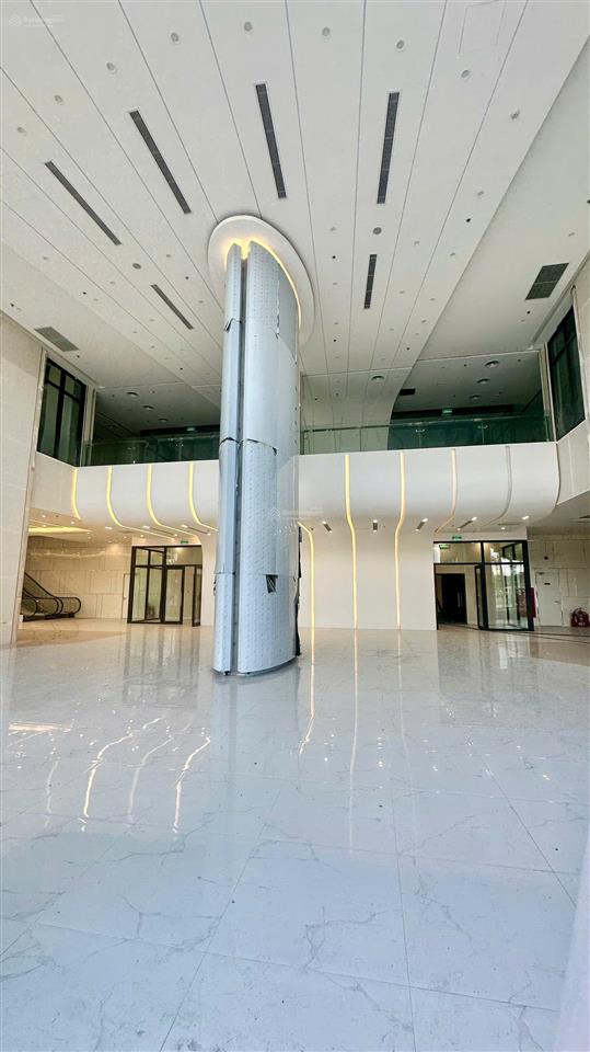 Bql cho thuê vp giá tốt tại rox tower hồ tùng mậu. dt 200m2 có thể chia nhỏ. giá thuê 200k/m2/th