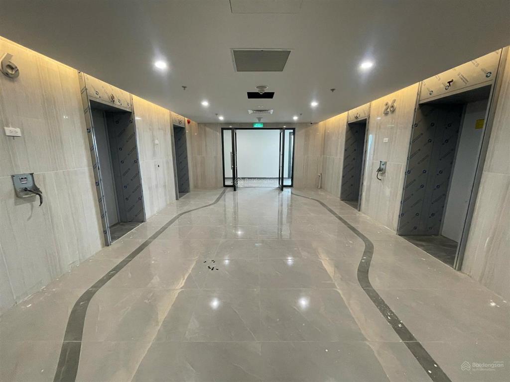 Bql cho thuê vp giá tốt tại rox tower hồ tùng mậu. dt 200m2 có thể chia nhỏ. giá thuê 200k/m2/th