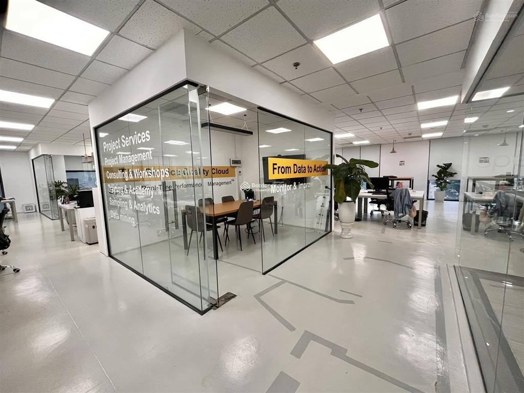 Cho thuê vp giá tốt tại tòa vcci tower đào duy anh, đống đa. dt 1.300m2 có thể chia nhỏ