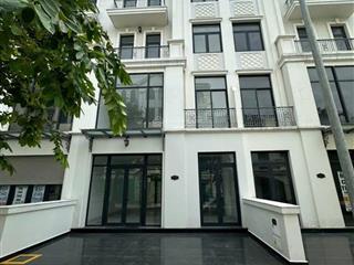Cần bán nhà phố hoàn thiện, đã có sổ, vị trí trung tâm vinhomes grand park thủ đức