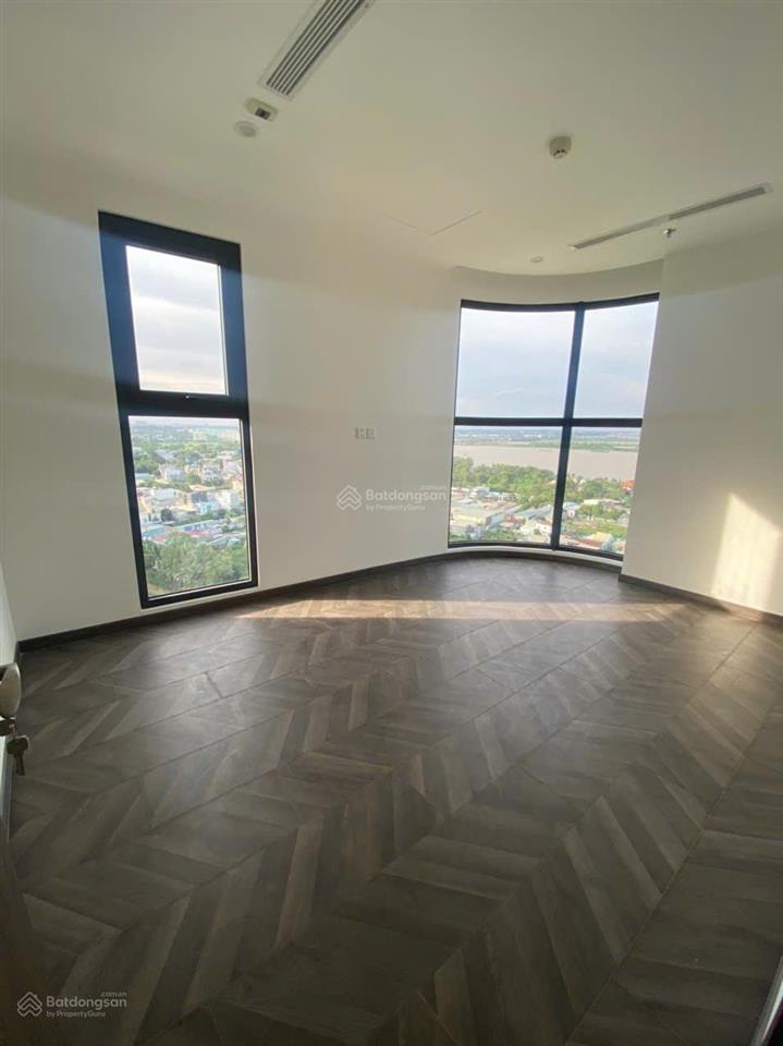 Giá chỉ 5 tỷ (bao thuế phí) bán gấp căn hộ 2pn2wc view sông tại the beverly