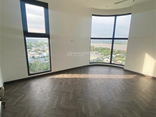 Giá chỉ 5 tỷ (bao thuế phí)  bán gấp căn hộ 2pn2wc view sông tại the beverly