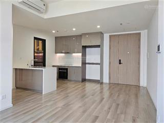 Nhà mới 100% với căn góc vuông vức với view hồ bơi tại masteri centre point