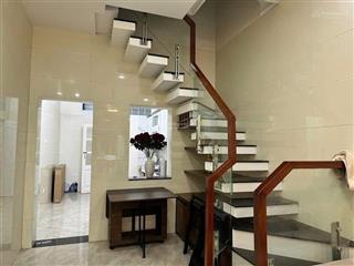 11.3 tỷ có ngay nhà 2 thoáng lò đúc, hbt  trước nhà có vỉa hè, ôtô đỗ thoải mái  dt 49m2 x 3 tầng