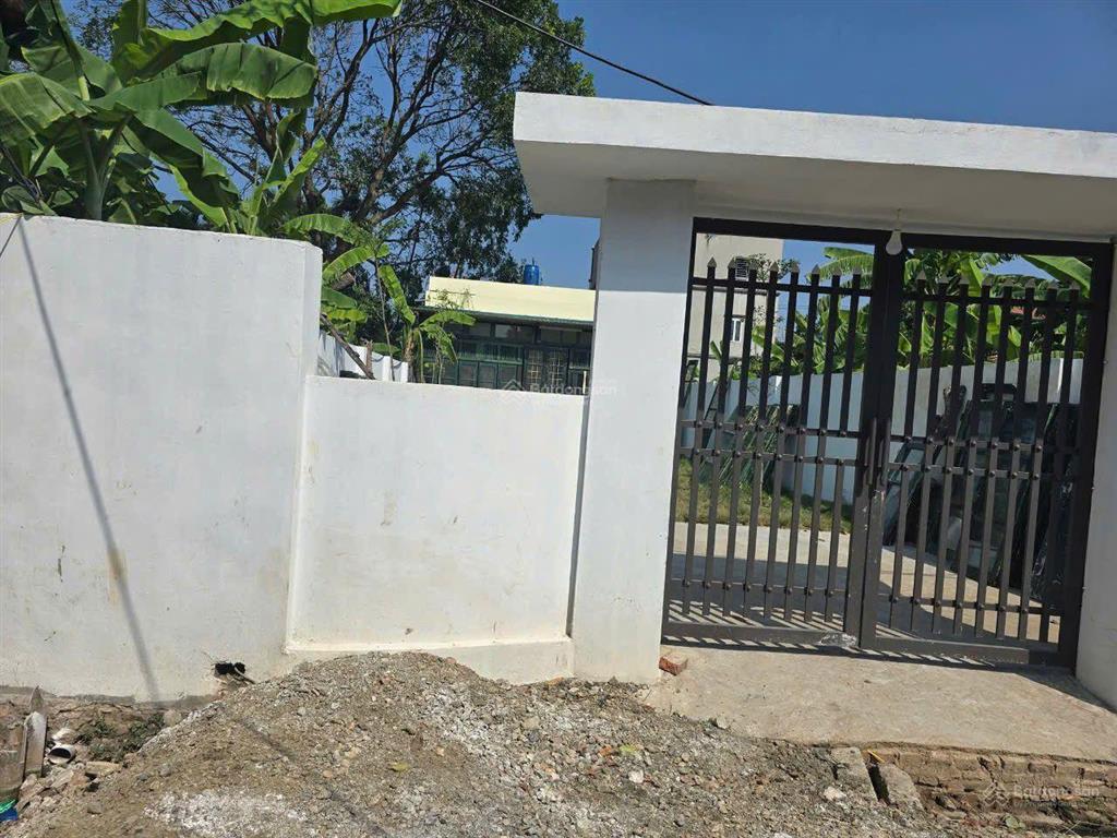 Giá 2 tỷ có tl 200m đất có sẵn nhà cp đầy đủ điện nước, khuôn viên khép kín toạ lạc thôn an vọng