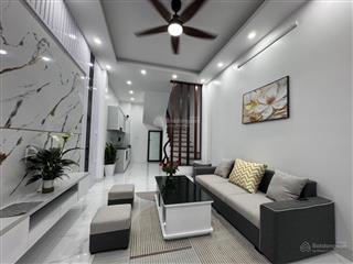Siêu phẩm phân lô phố vip cầu giấy  60m2 x 5t  thang máy  ô tô đỗ cửa