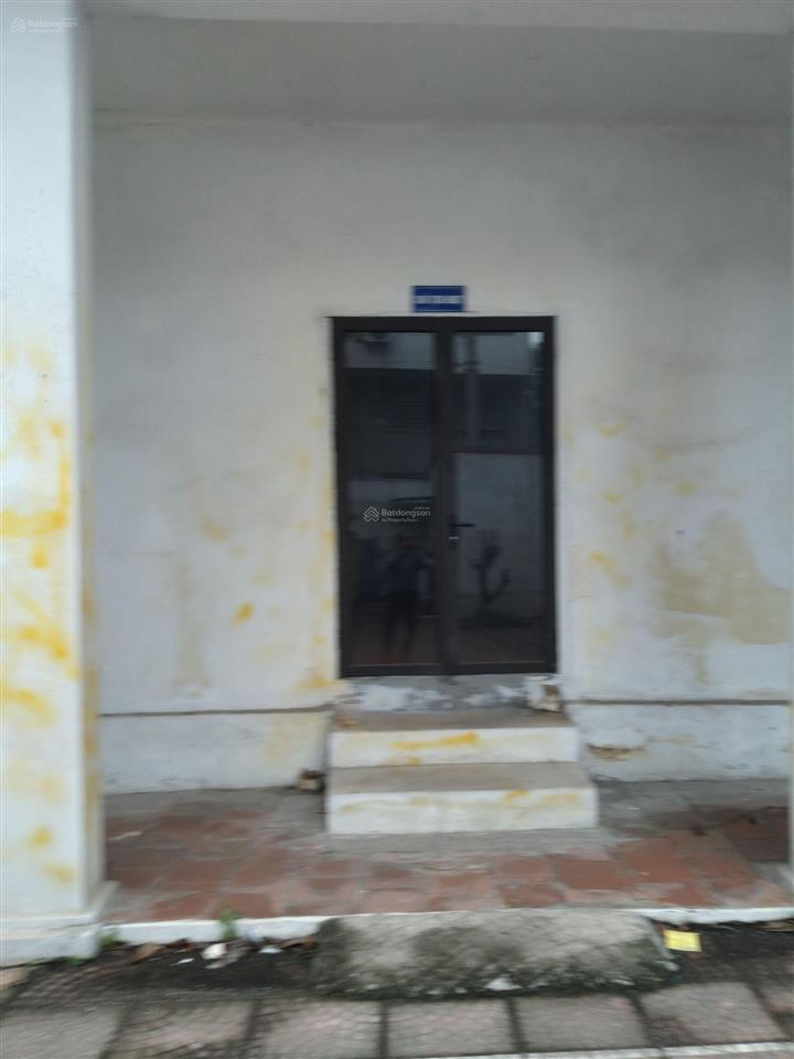 Mặt quốc lộ 3 đối diện cây đa bác hồ