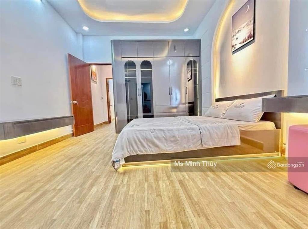 Chính chủ cần bán nhà mặt phố lý thường kiệt, diện tích 40m2, đẹp, nhiều tiện ích chỉ với 15 tỷ