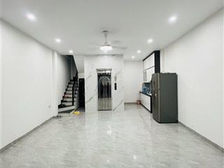 Bán gấp siêu phẩm đội cấn nhà mới thang máy, full nội thất,