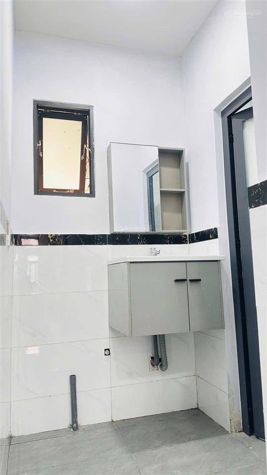 Nhà mới xây 1 trệt 1 lầu  có phòng ngủ tầng trệt  kế chợ tăng nhơn phú b và khu công nghệ cao