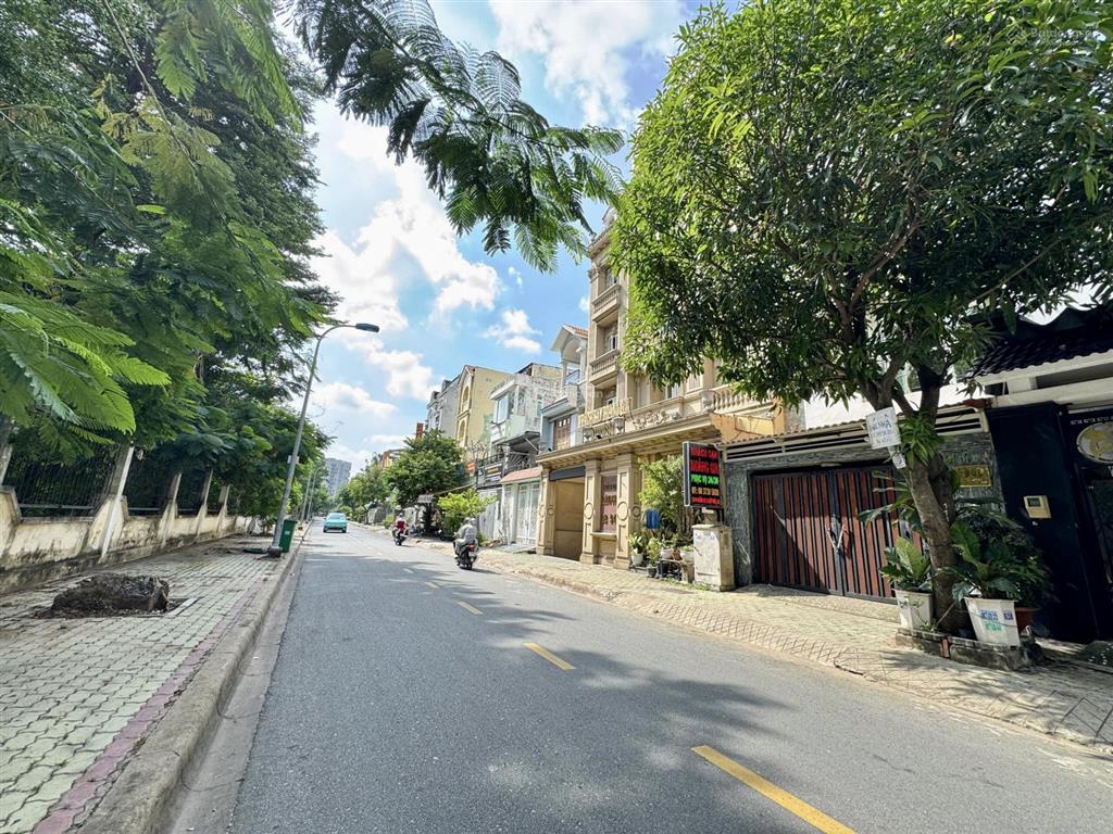 Bán đất mặt tiền đường d1 xây chdv  xây dựng được 1 hầm + 5 tầng  khai thác dòng tiền tốt