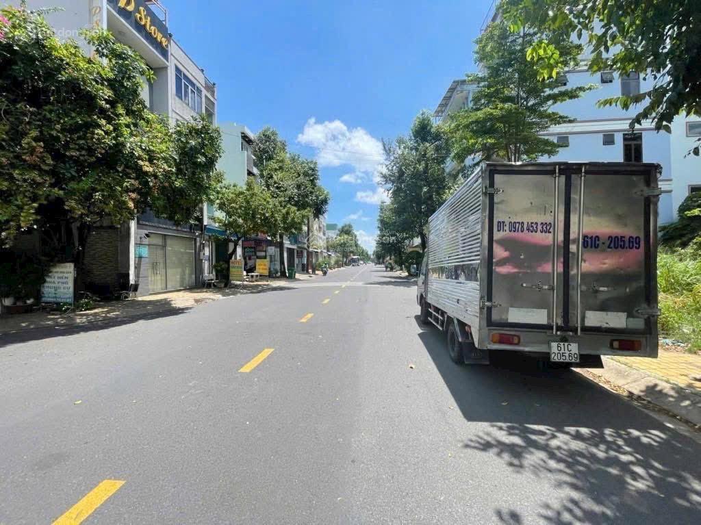 Bán đất mặt tiền đường d1 xây chdv  xây dựng được 1 hầm + 5 tầng  khai thác dòng tiền tốt