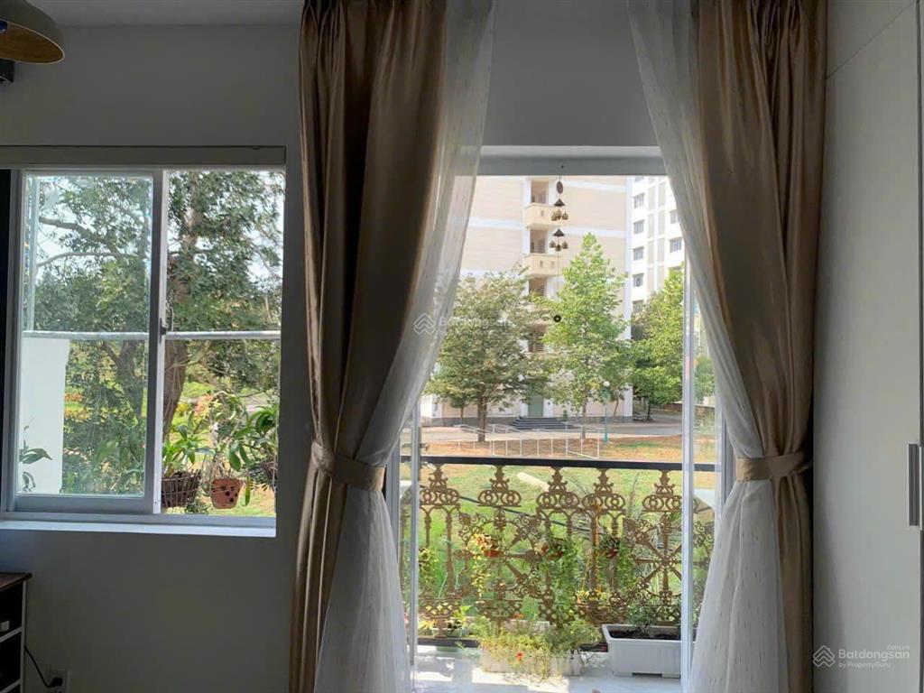 Nhà 4 tầng vị trí đắc địa  có gara đậu xe hơi  cách mặt tiền đường lê văn việt vài vài bước chân