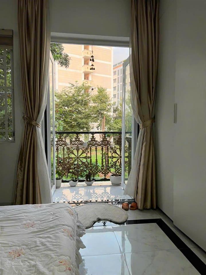 Nhà 4 tầng vị trí đắc địa  có gara đậu xe hơi  cách mặt tiền đường lê văn việt vài vài bước chân