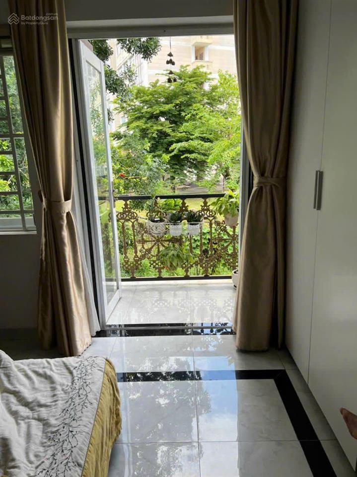 Nhà 4 tầng vị trí đắc địa  có gara đậu xe hơi  cách mặt tiền đường lê văn việt vài vài bước chân