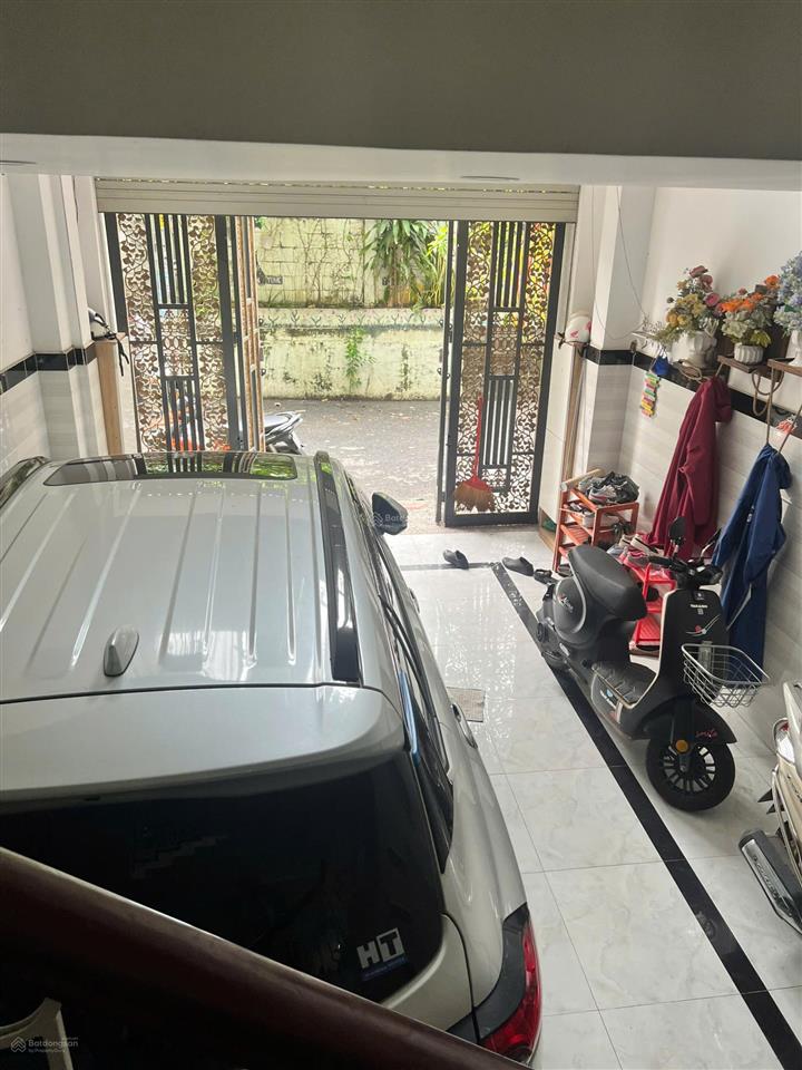 Nhà 4 tầng vị trí đắc địa  có gara đậu xe hơi  cách mặt tiền đường lê văn việt vài vài bước chân