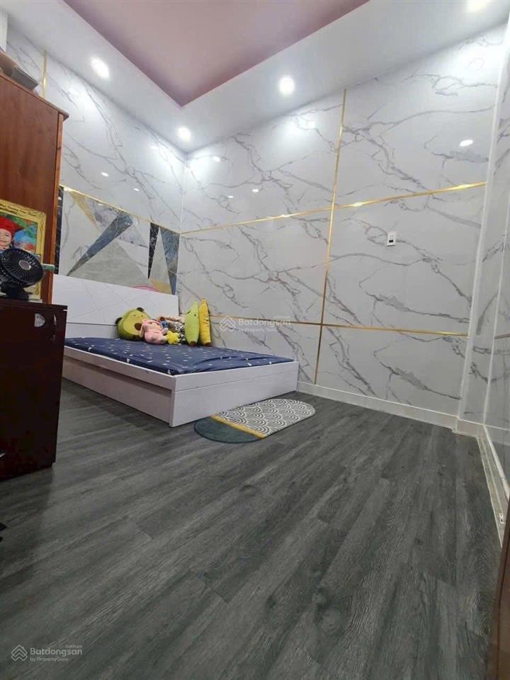 Hiếm!!! giá tốt nhất khu vực  nhà 3 tầng mặt tiền đường 102  xây dựng tâm huyết  có sân đậu oto