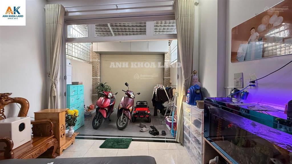 Nhà mới ở ngay đường nhánh đình phong phú  ngay vincom lê văn việt