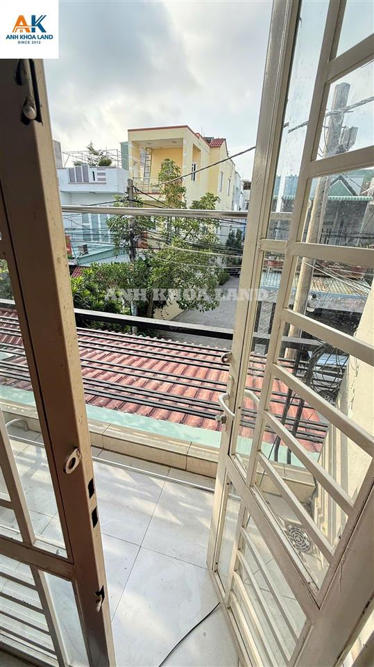 Nhà mới ở ngay đường nhánh đình phong phú  ngay vincom lê văn việt